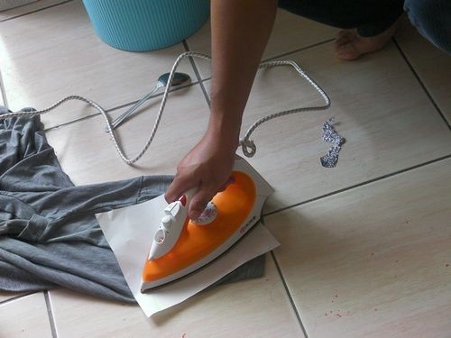 【洗衣窍门】衣服被蜡烛滴到的处理方式