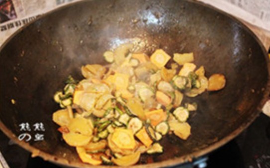 黄瓜钱炒土豆干