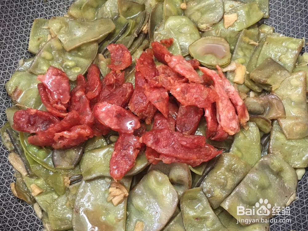 冬天菜谱——腊肠焖扁豆的做法,绵密香甜