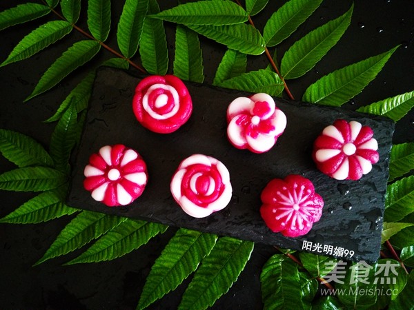 莲蓉花朵和果子