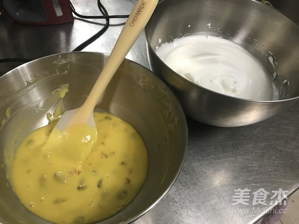 朗姆酒葡萄干戚风蛋糕