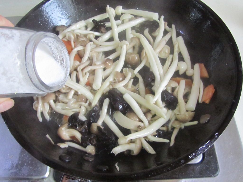 双菇木耳炒肉片,必不可少的美食