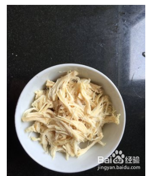 虫草花鸡丝凉拌面怎么做