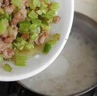 健康养生佳品芹菜粥的做法
