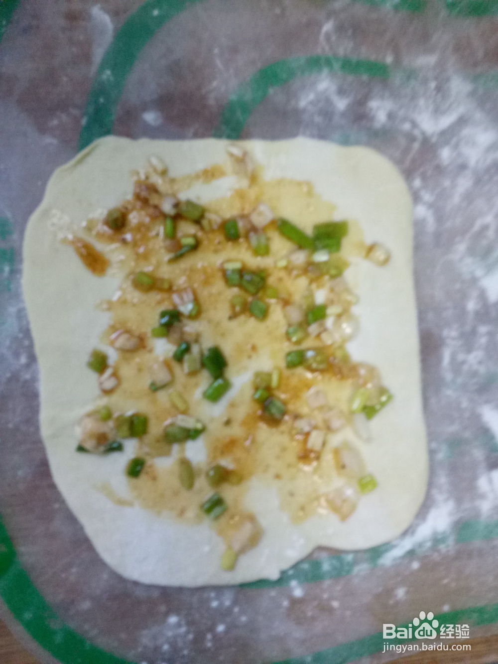 烙南瓜发面火腿肠卷