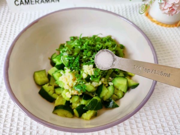 凉拌黄瓜花生米