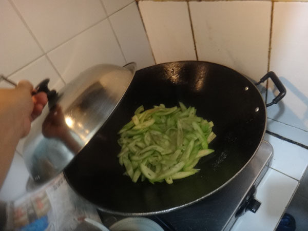 教你做蒜香丝瓜，喜欢吃的赶紧学起来