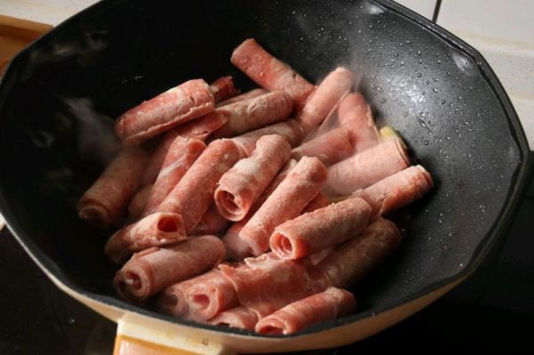 罗勒肥牛卷盖浇饭