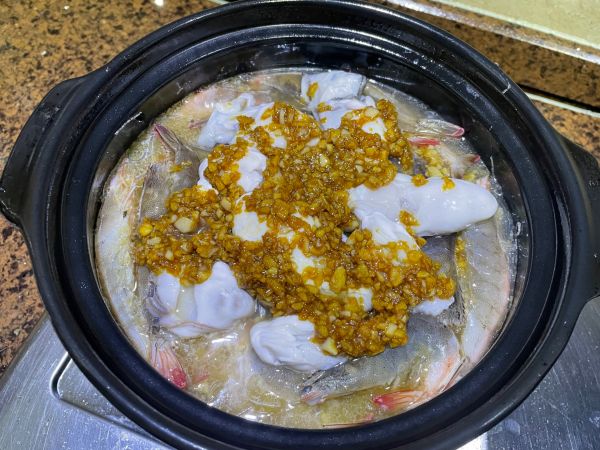 鲜虾生蚝粉丝煲