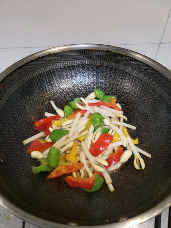 培根炒彩椒花生芽