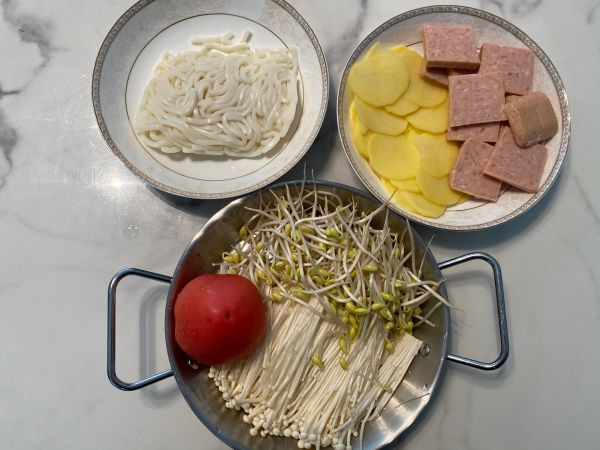 番茄酸汤鱼火锅