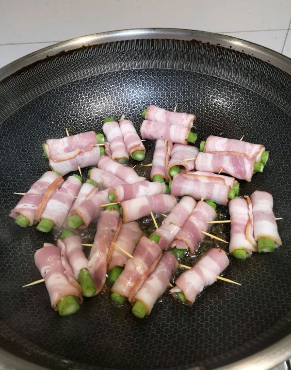 香煎培根芦笋卷