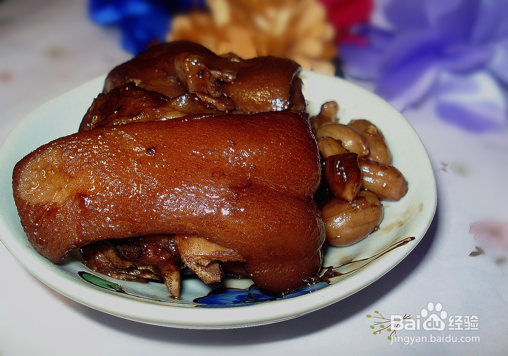 补血养颜的花生炖猪蹄