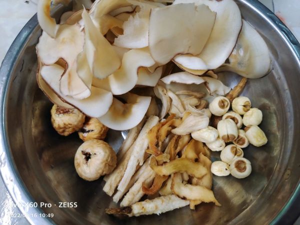 老母鸡炖海底椰