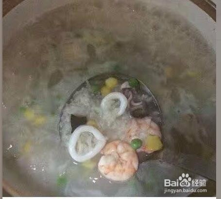 家常海鲜粥虾鱿鱼粥的常规做法