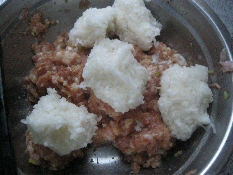 逢年过节,不能不用到的猪肉白萝卜水饺的做法