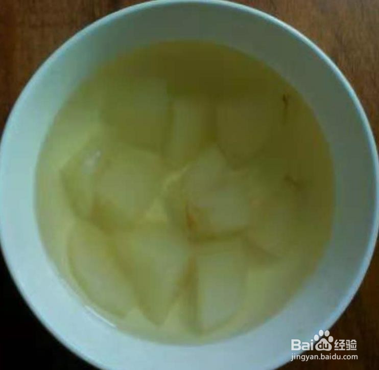 嗓子疼煮梨水的方法