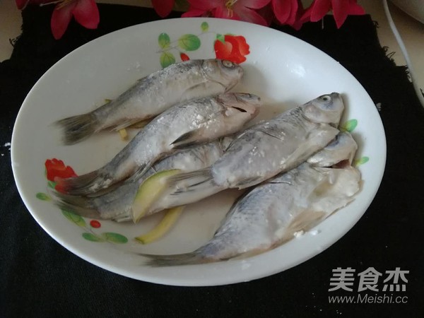 下酒菜之香煎小鲫鱼