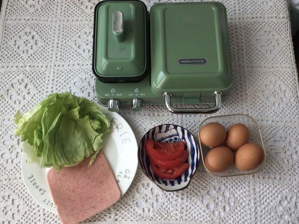 火腿鸡蛋三明治