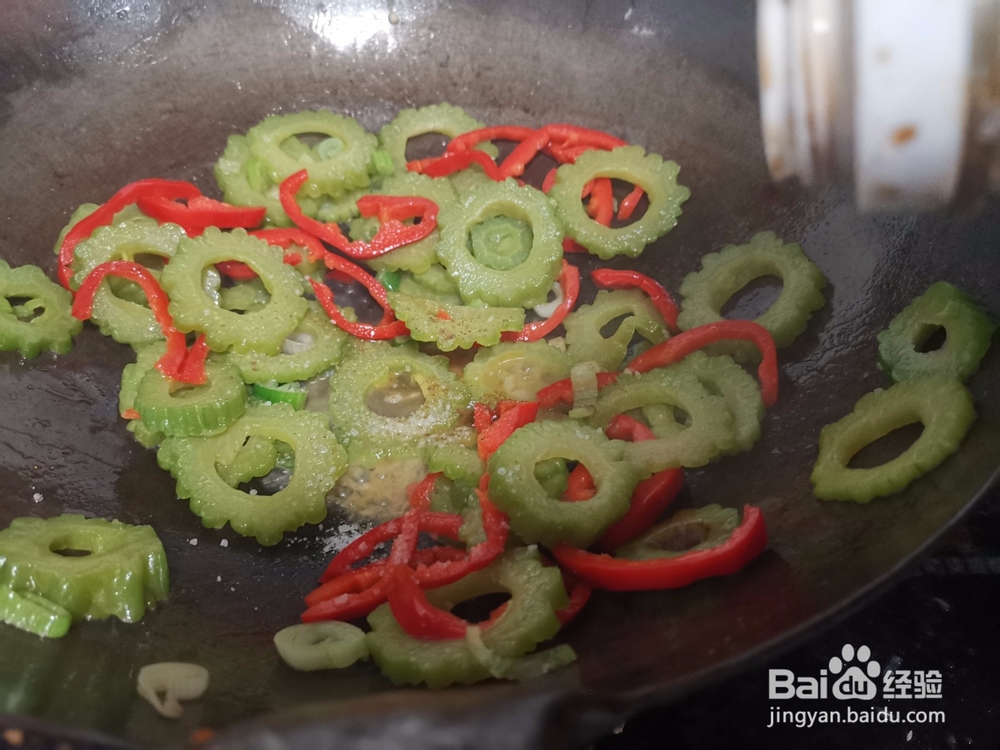 红椒炒苦瓜片