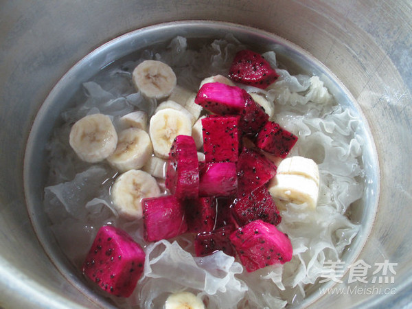 火龙果香蕉银耳汤