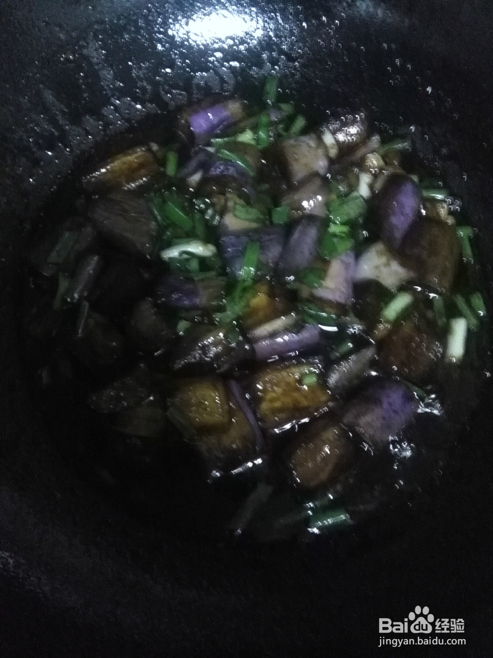 美味的蒜末炒茄子块