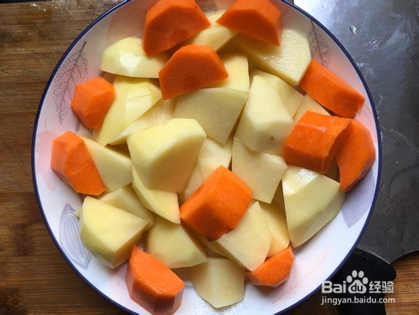 怎么做土豆蒸鸡腿