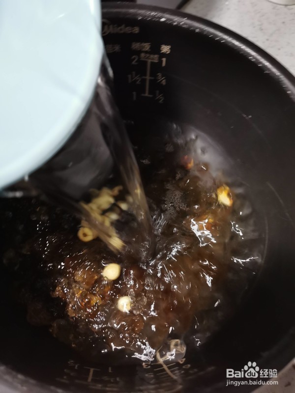 桃胶川贝炖雪梨