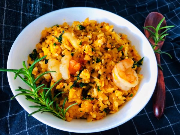 咸蛋黄海鲜炒饭