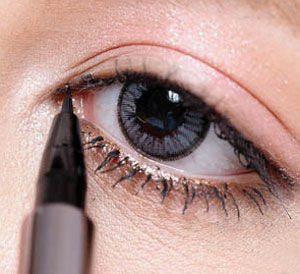 怎样打造干净又迷人的清纯派烟熏妆