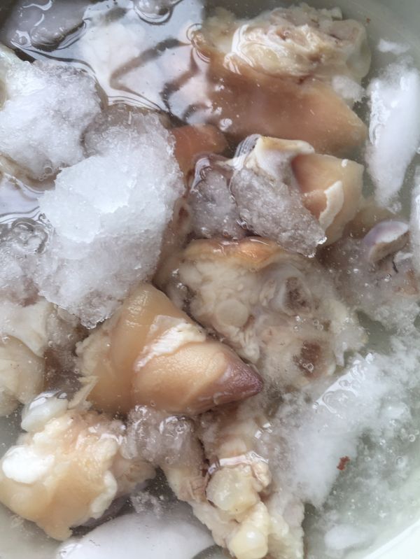 红豆薏米猪蹄汤