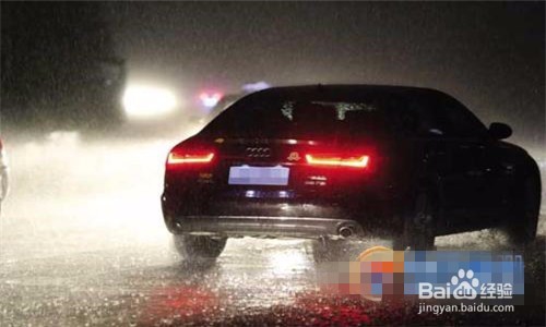 开车遇到雷电怎么办？