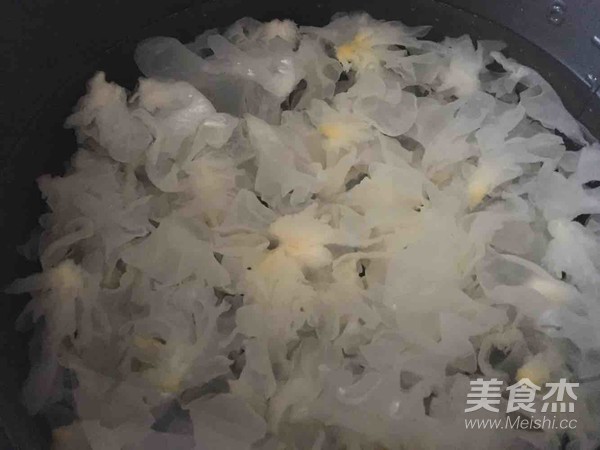银耳炖雪梨的做法