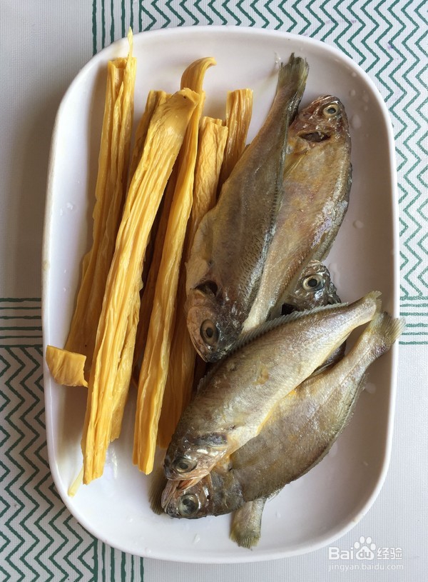 鲜香微辣的腐竹蒸小黄鱼