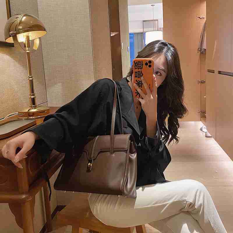 终于get到了一只平价托特包 上课 上班通勤