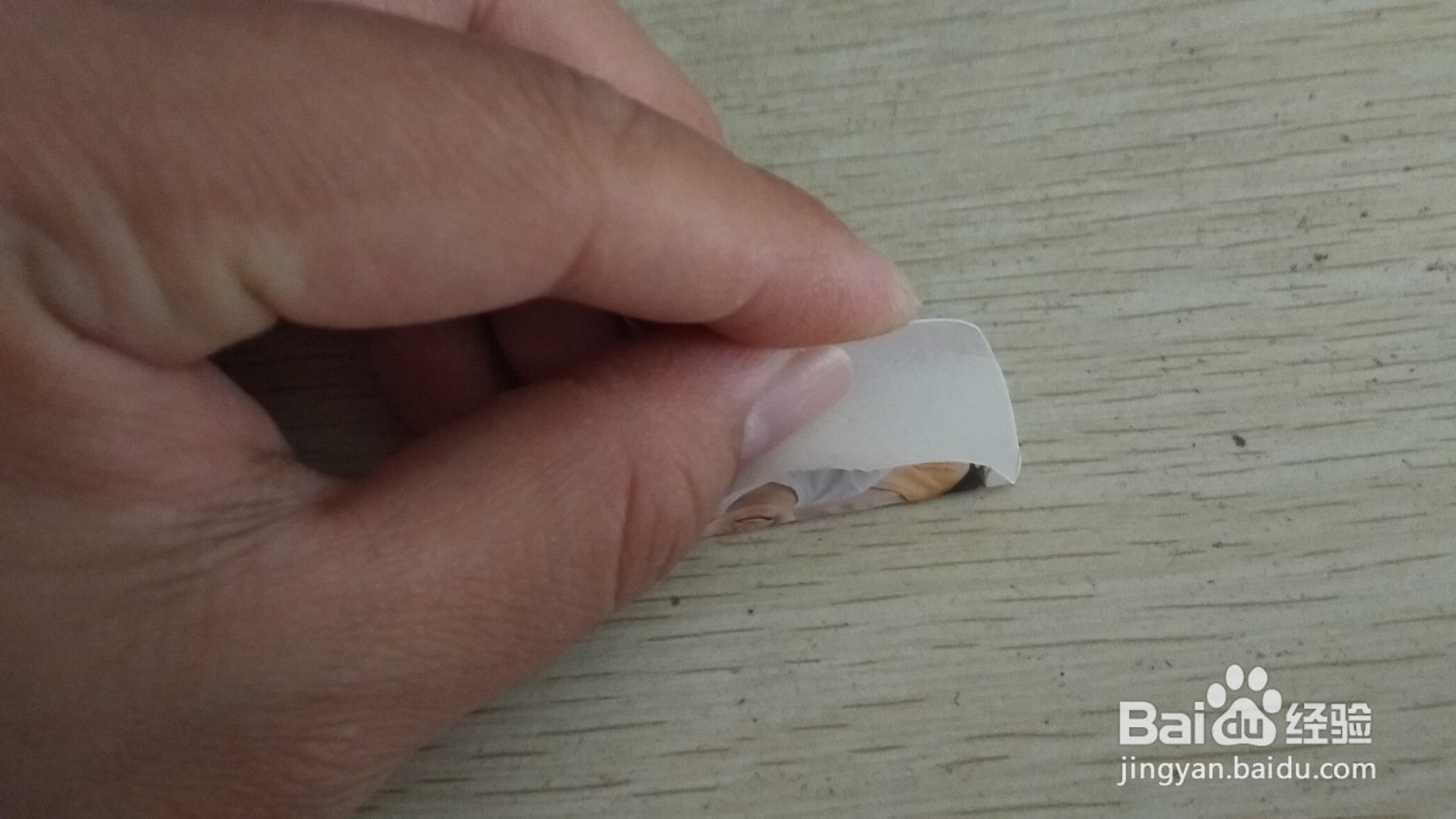 如何用圆形硬卡纸做放两个中性笔的简易的支架