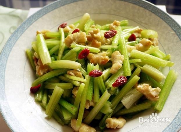 香桃仁炒芹菜的做法