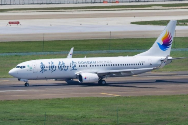 东海航空，双肩背包算一件手提行李吗，打算背一个双肩包，还有一个20寸的行李箱，不托运可以吗