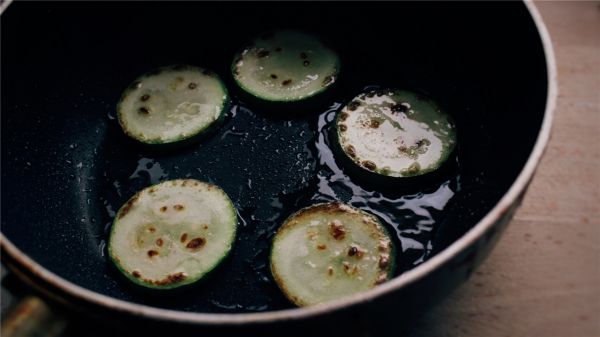 西葫芦开放式三明治