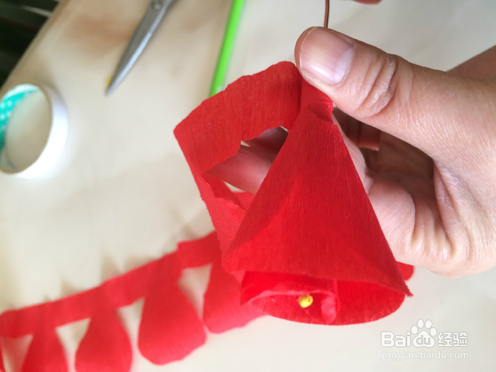 如何用皱纹纸做玫瑰花