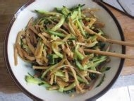 黄瓜丝拌黄花菜