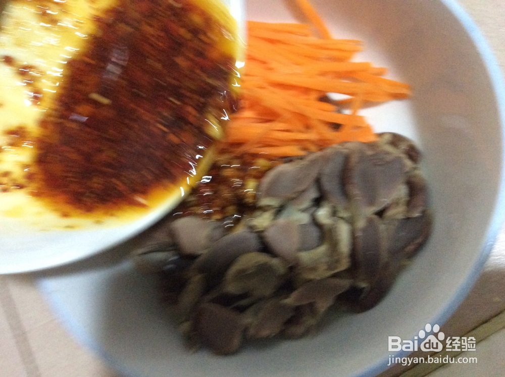 红油鸡菌片的做法