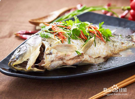 如何做一顿家人都爱吃的清蒸鲤鱼？