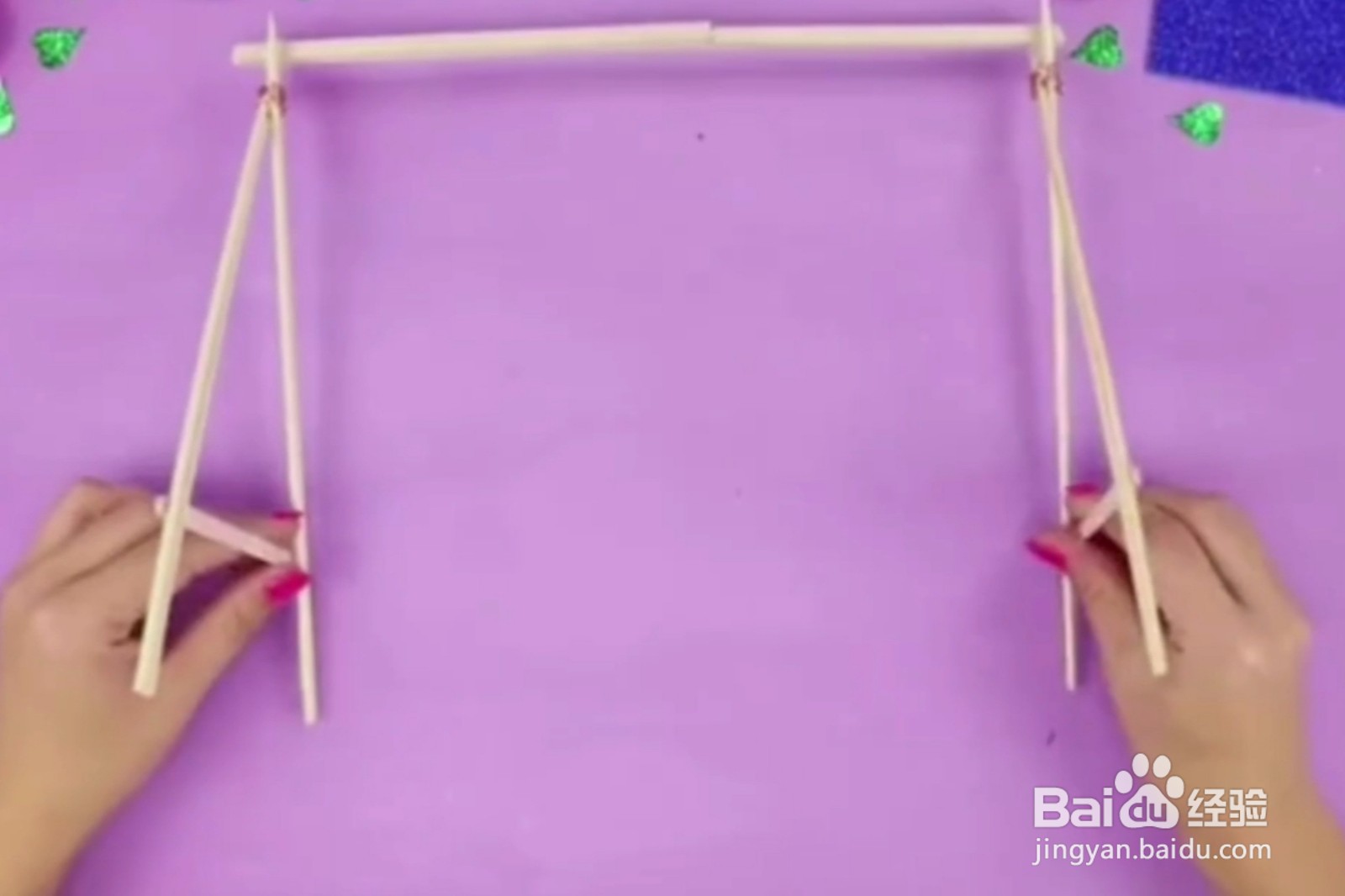 如何用吃剩的雪糕棍给芭比娃娃做个秋千？
