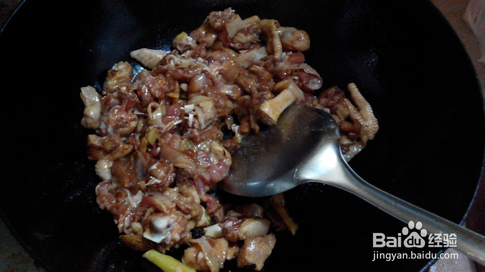 蘑菇小鸡块的做法。