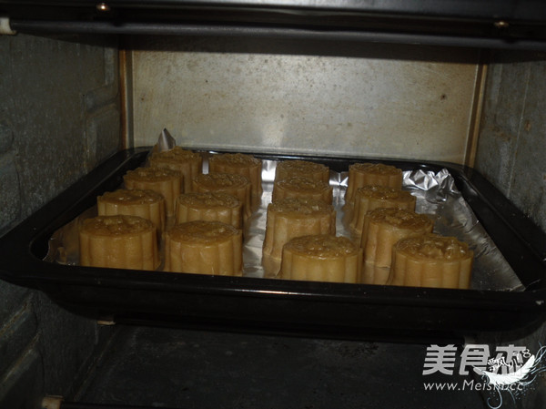 广式咸蛋黄莲蓉月饼