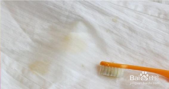 婴儿衣服发黄怎么洗白