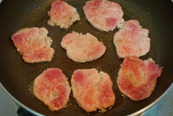 煎猪排配番茄沙汁