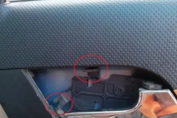 必须拆内门板的车怎么换外门把手