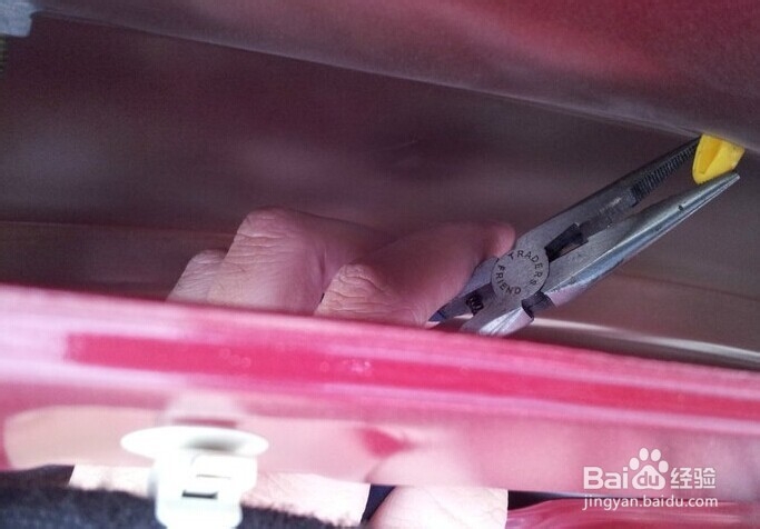 科鲁兹后备箱开关手抠失灵牌照灯不亮后更换